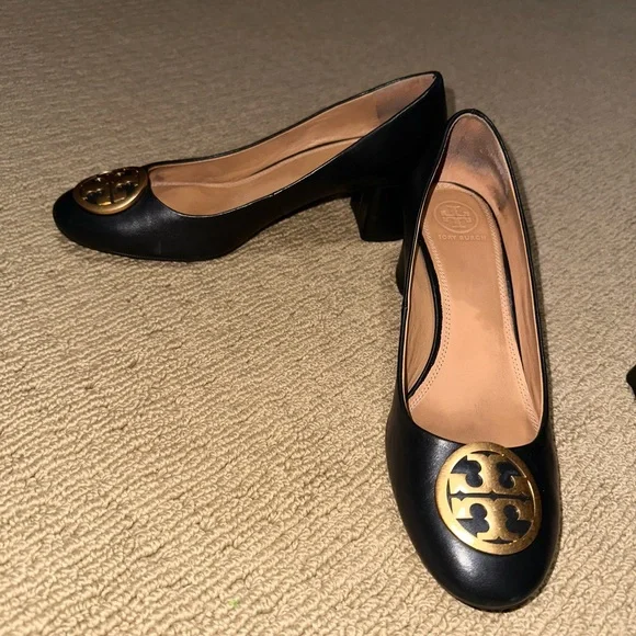 Tory Burch Chelsea Block-Heel Pumps - Picture 10 of 12